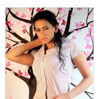 Sanjana Singh Hot in Yaarukku Theriyum - Stills | Picture 167635