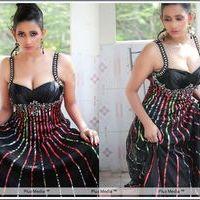 Sanjana Singh Hot in Yaarukku Theriyum - Stills | Picture 167652