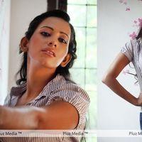 Sanjana Singh Hot in Yaarukku Theriyum - Stills | Picture 167668