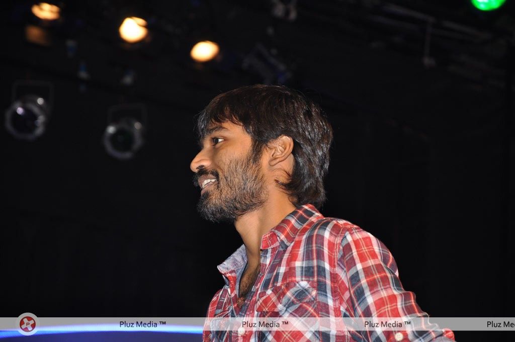 Dhanush - V4 Entertainers Awards 2012 - Pictures | Picture 144626