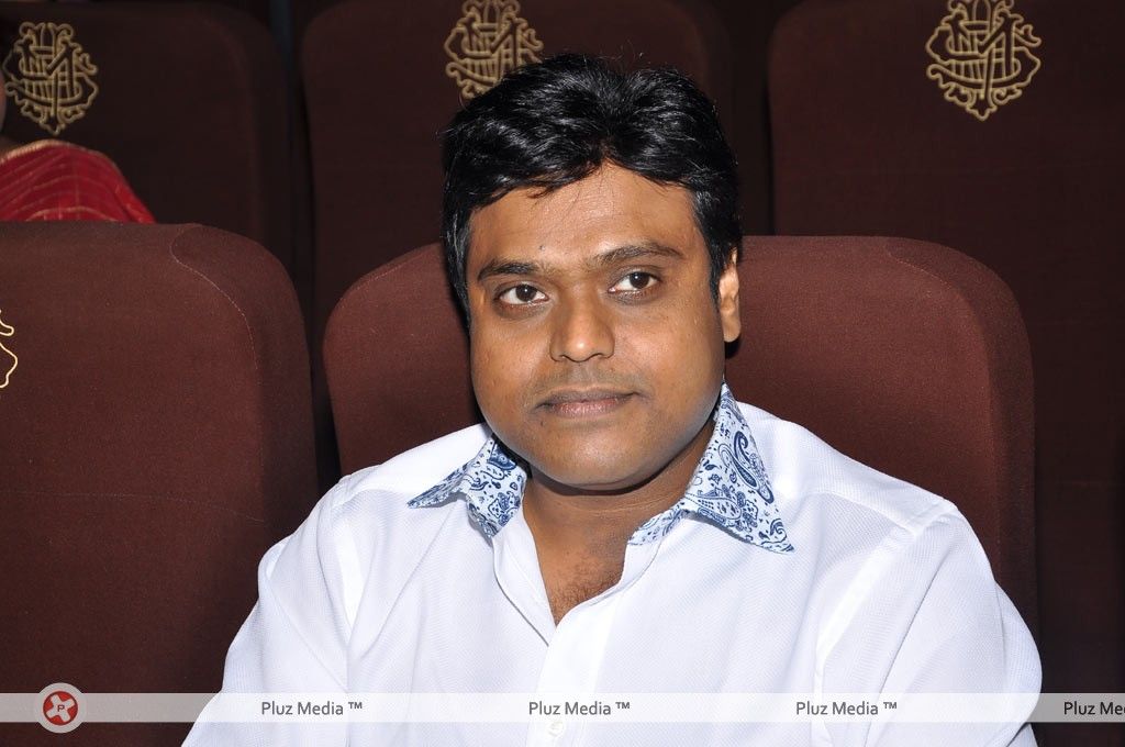 Harris Jayaraj - V4 Entertainers Awards 2012 - Pictures | Picture 144664