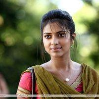 Amala Paul - Kadhalil Sodhapuvadhu Yeppadi Movie Stills | Picture 154352