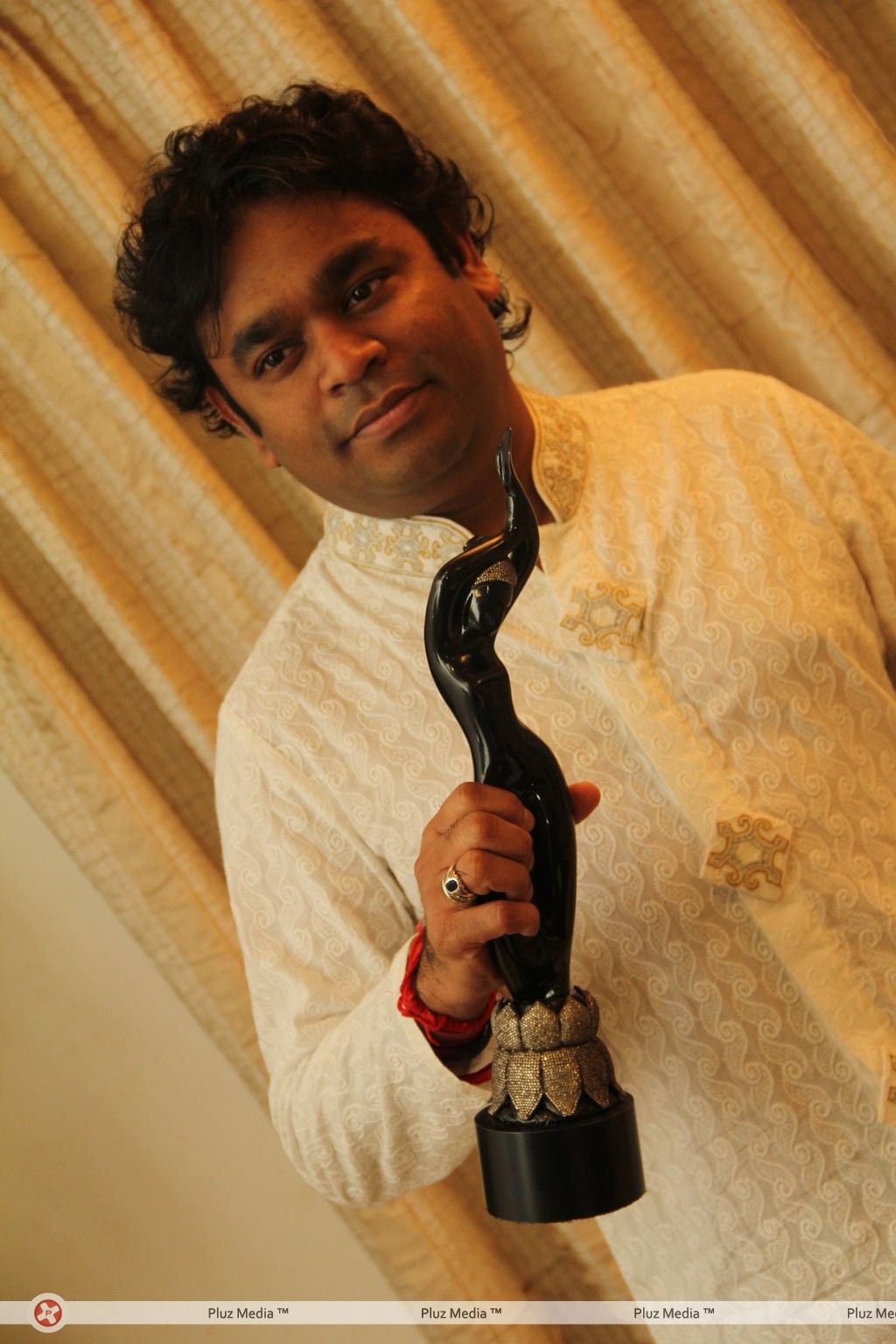 A. R. Rahman - A R Rahman gets 28th filmfare Award - Pictures | Picture 159361