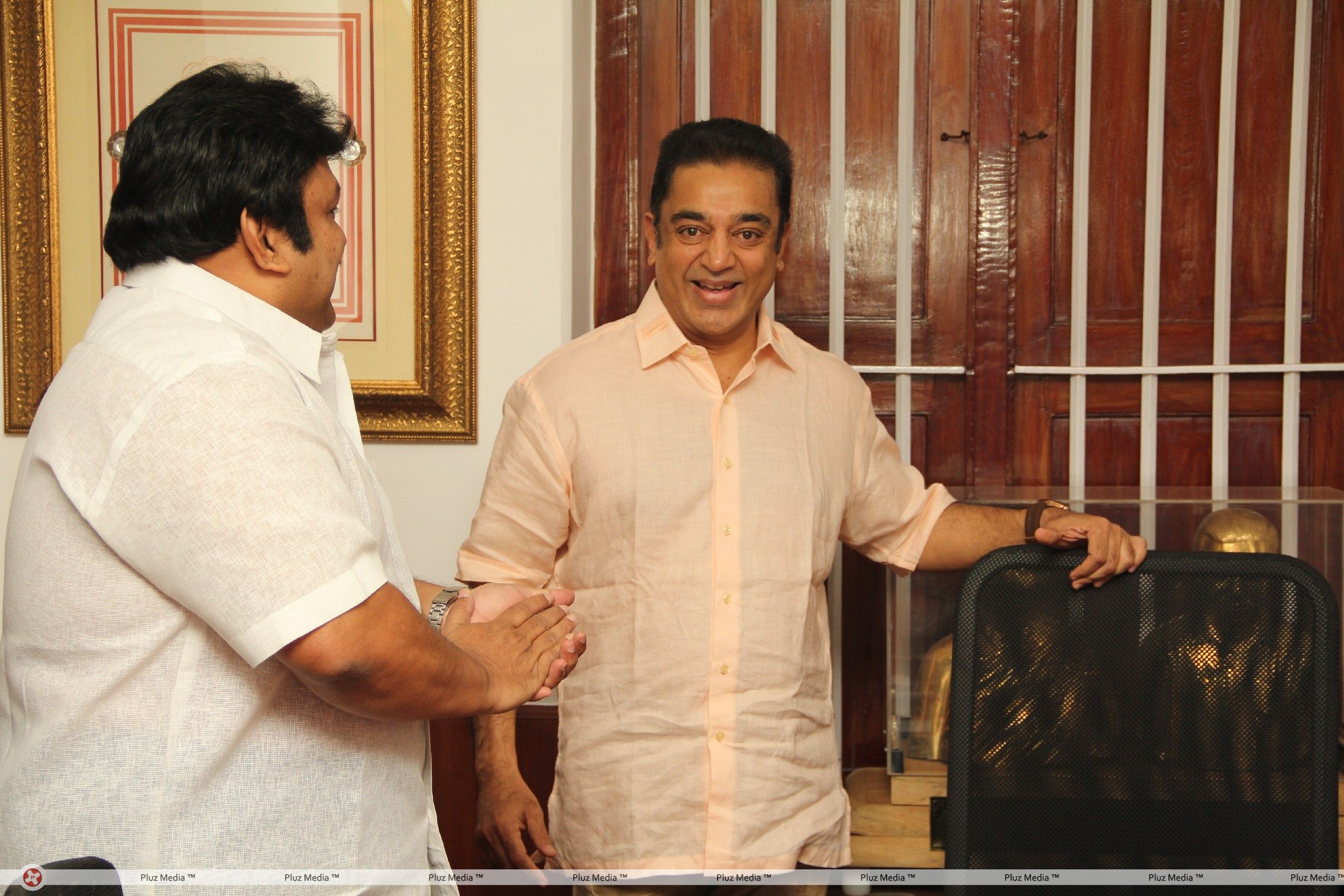 Kumki Team Met Kamal Haasan and invite him for Audio Launch Pictures | Picture 235543