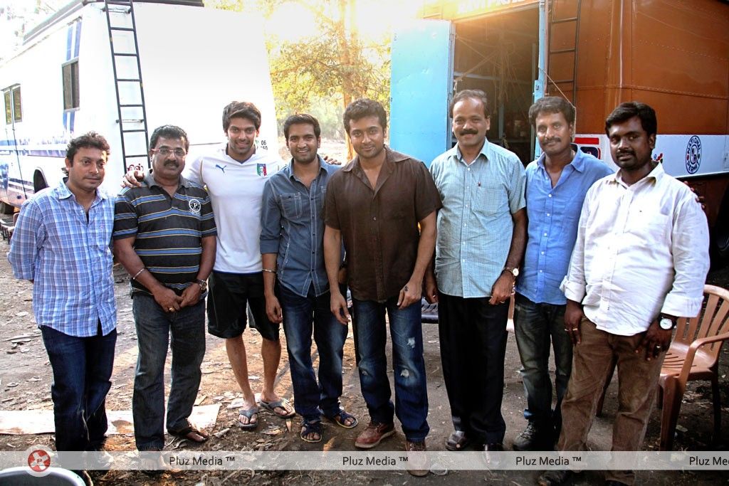Suriya's visit to Settai's Shooting Spot - Pictures | Picture 200497