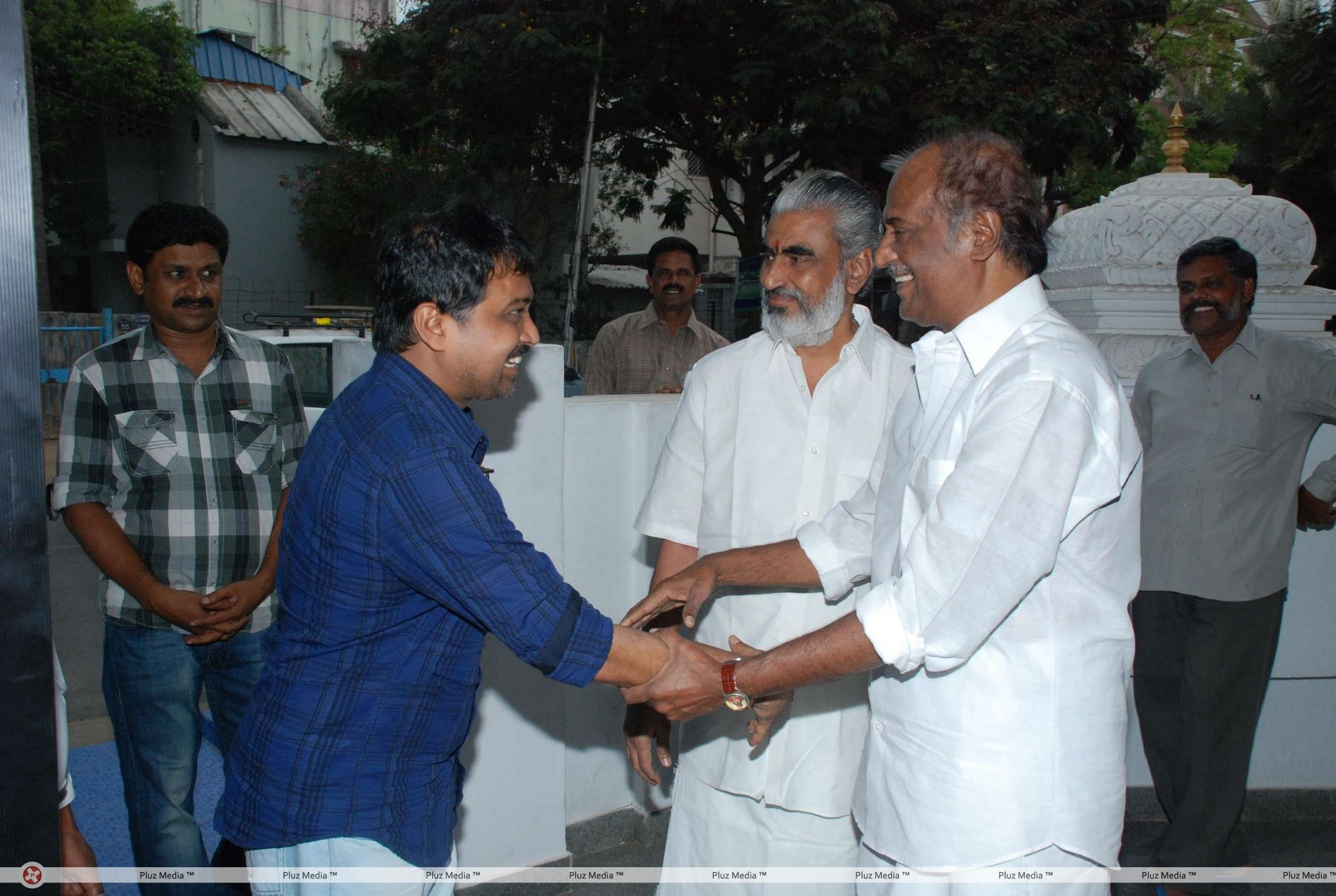 Rajini watches Special Show of Vazhalukku Enn 18/9 - Pictures | Picture 203295