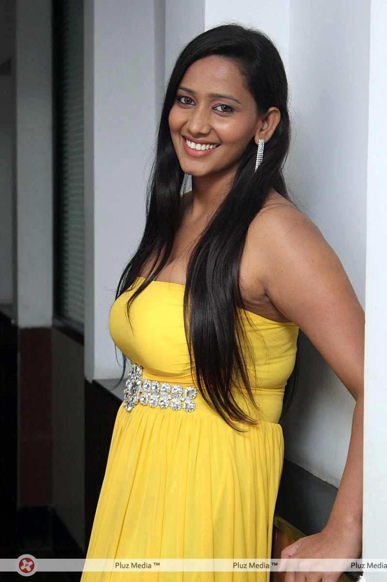 Sanjana Singh - Yaarukku Theriyum Team Interview Pictures | Picture 309442