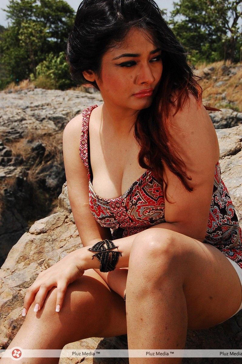 Kiran Rathod - Kiran Hot in Ilamai Oonjal Movie Stills | Picture 279576