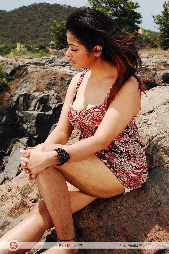 Kiran Rathod - Kiran Hot in Ilamai Oonjal Movie Stills | Picture 279619