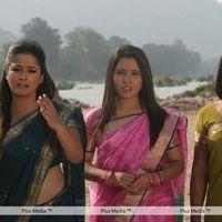 Kiran Hot in Ilamai Oonjal Movie Stills | Picture 279604