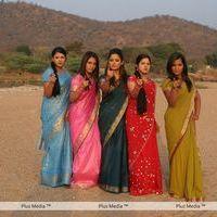 Kiran Hot in Ilamai Oonjal Movie Stills | Picture 279608