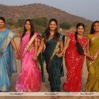 Kiran Hot in Ilamai Oonjal Movie Stills | Picture 279621