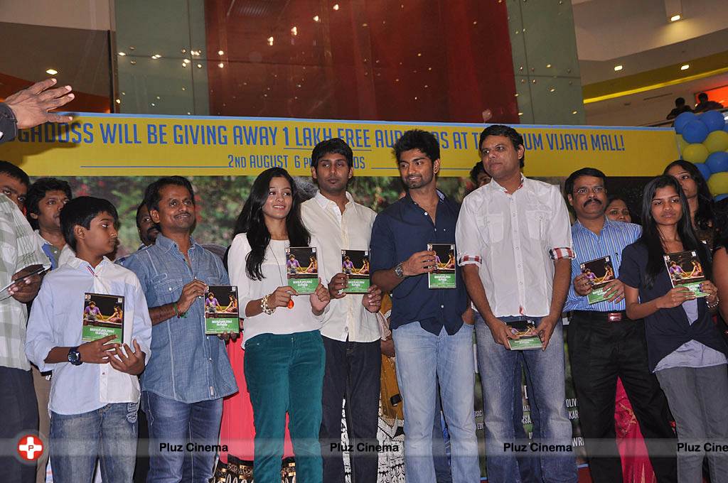 Ponmaalai Pozhudhu 1 Lakh Audio Cds Distribution by AR Murugadoss @ Forum Mall Photos | Picture 526542