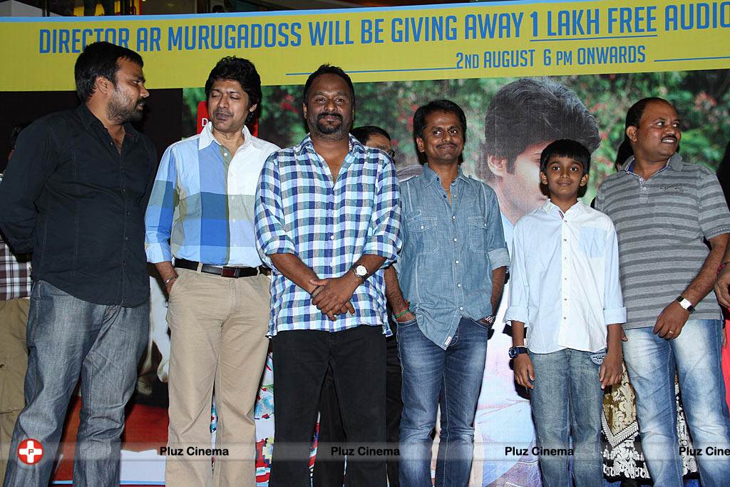 Ponmaalai Pozhudhu 1 Lakh Audio Cds Distribution by AR Murugadoss @ Forum Mall Photos | Picture 526561