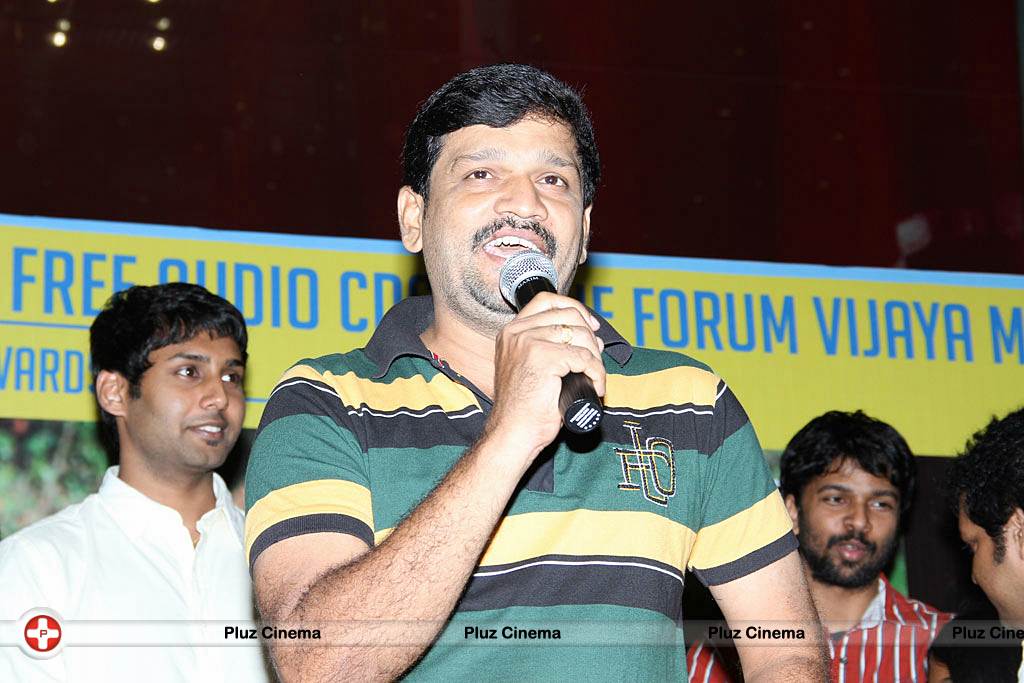 Ponmaalai Pozhudhu 1 Lakh Audio Cds Distribution by AR Murugadoss @ Forum Mall Photos | Picture 526574