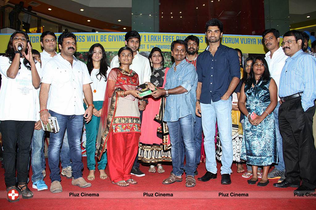 Ponmaalai Pozhudhu 1 Lakh Audio Cds Distribution by AR Murugadoss @ Forum Mall Photos | Picture 526578