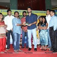 Ponmaalai Pozhudhu 1 Lakh Audio Cds Distribution by AR Murugadoss @ Forum Mall Photos | Picture 526543