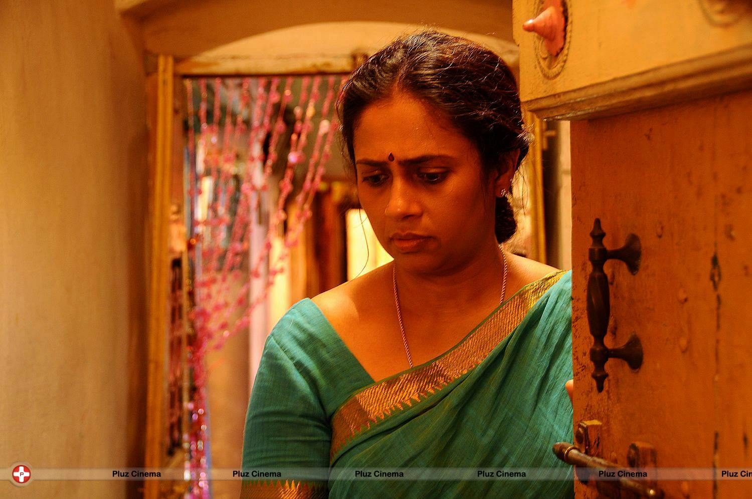 Lakshmi Ramakrishnan - Vidiyum Munn Movie Stills | Picture 539711