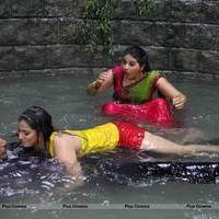 Madha Gaja Raja New Hot Stills | Picture 554425