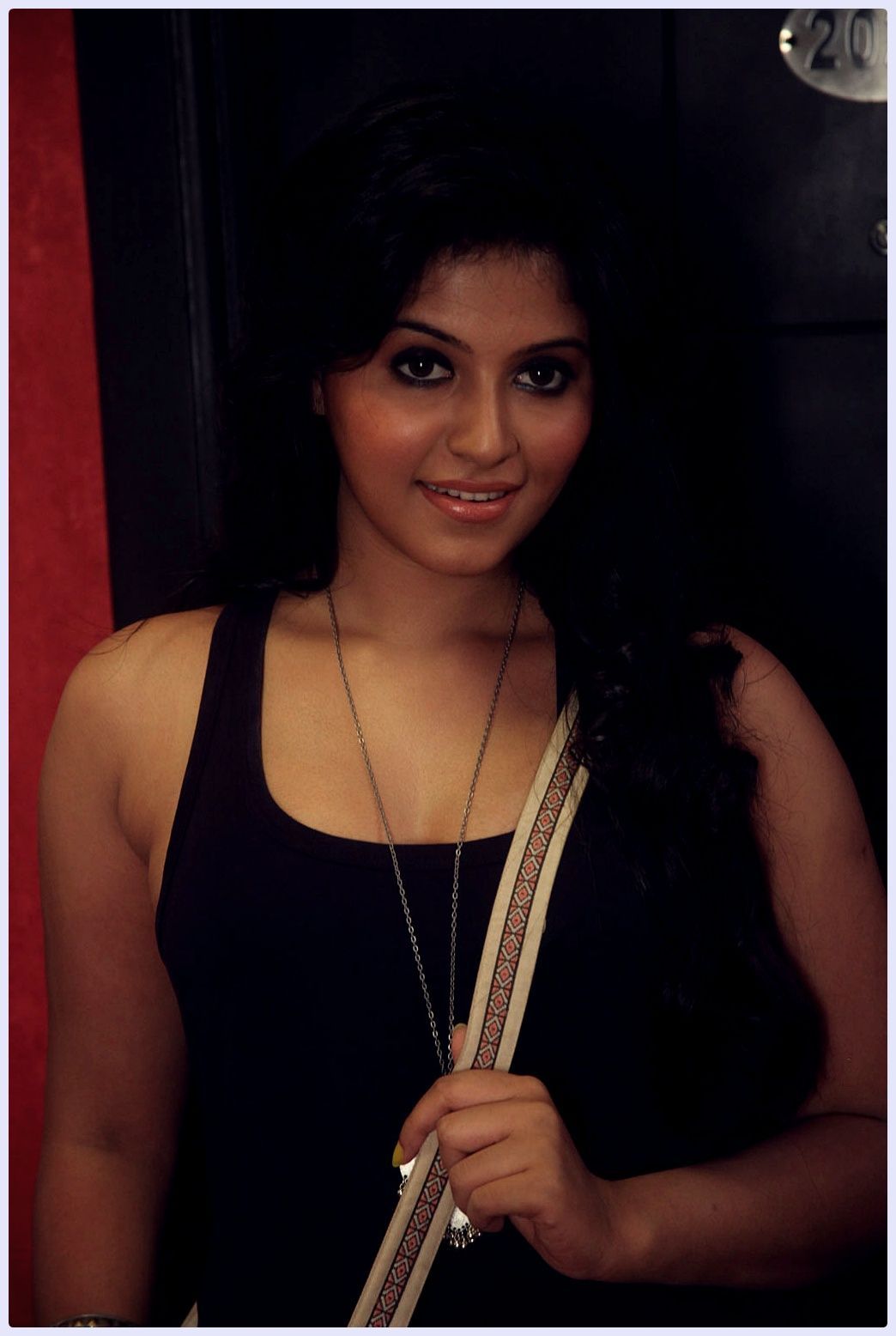 Anjali (Actress) - Settai Movie Hot Stills | Picture 419709