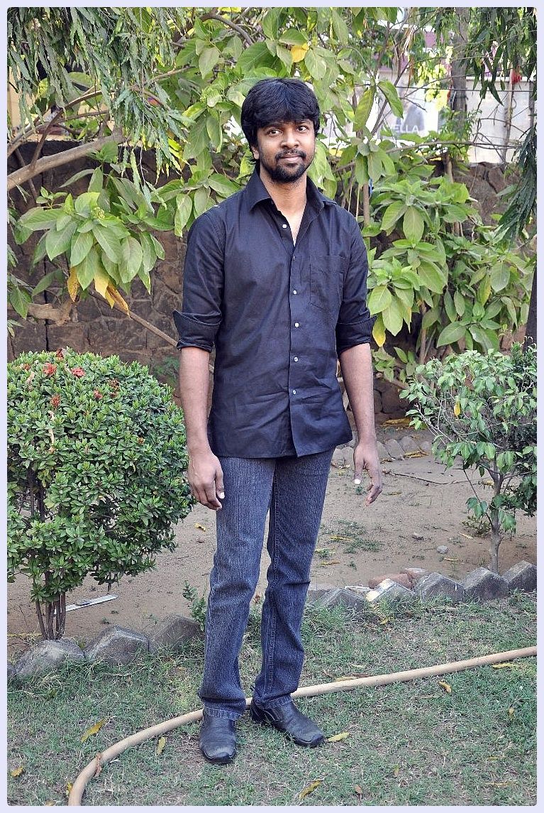 Madhan Karky - Settai Movie Press Meet Pictures | Picture 419675