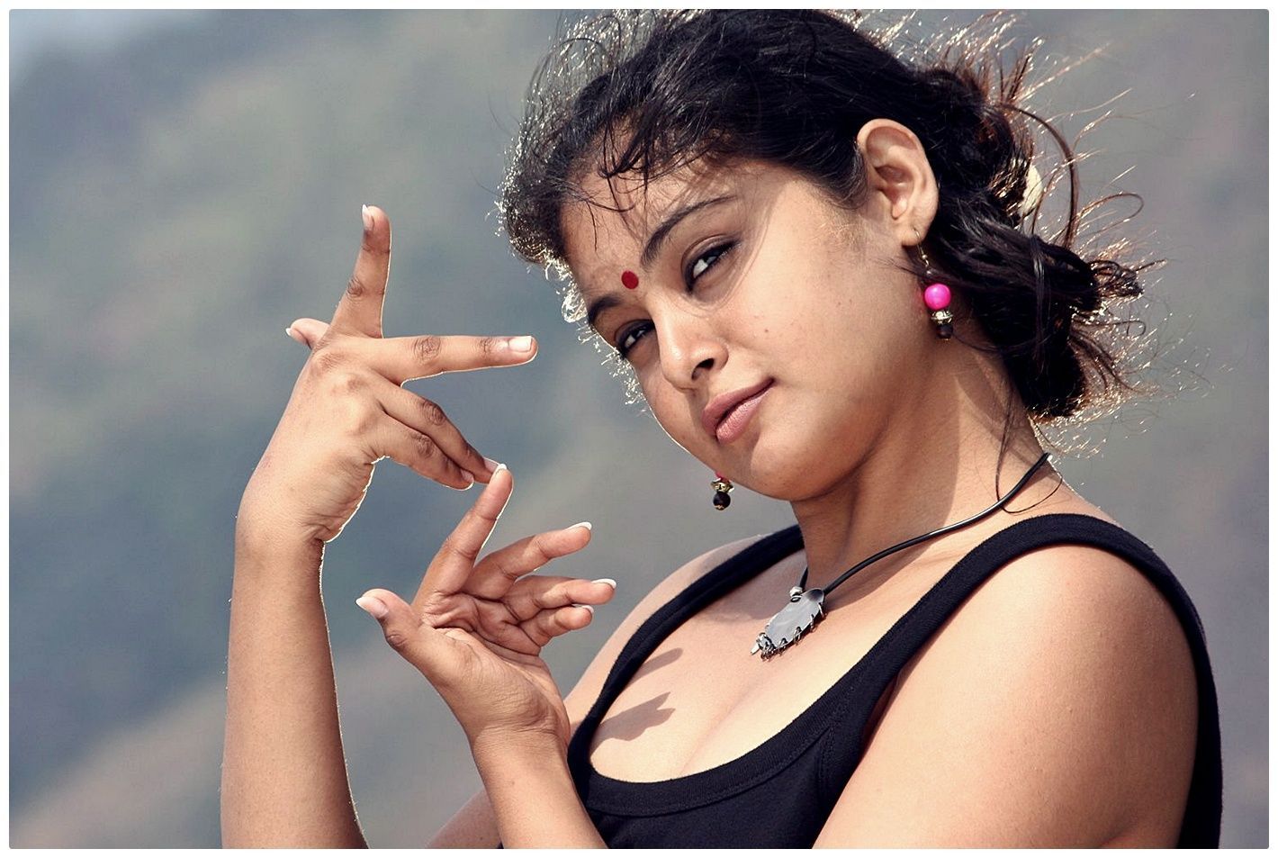 Arundhati (Actress) - Netru Indru Movie Hot Stills | Picture 420379
