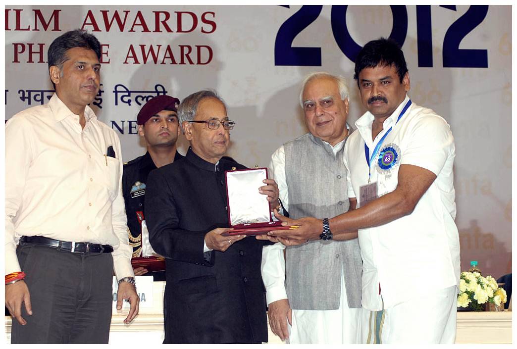 N. Subash Chandra Bose - Vazhakku Enn 18/9 Team Receiving National Award Photos | Picture 448838