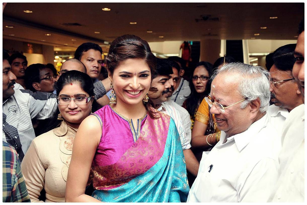 Parvathy Omanakuttan - Actress Parvathy Omanakuttan Launch of Woman's World at Express Avenue Photos | Picture 461669
