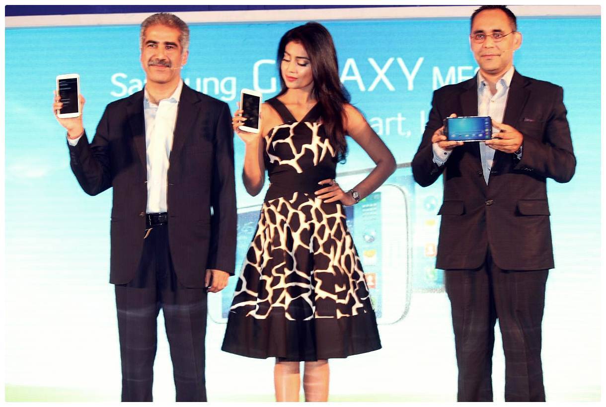 Shriya Saran Launches Samsung Galaxy Smart Phone Photos | Picture 467744
