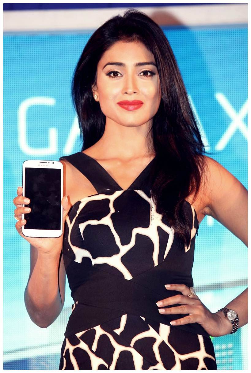 Shriya Saran - Shriya Saran Launches Samsung Galaxy Smart Phone Photos | Picture 467759