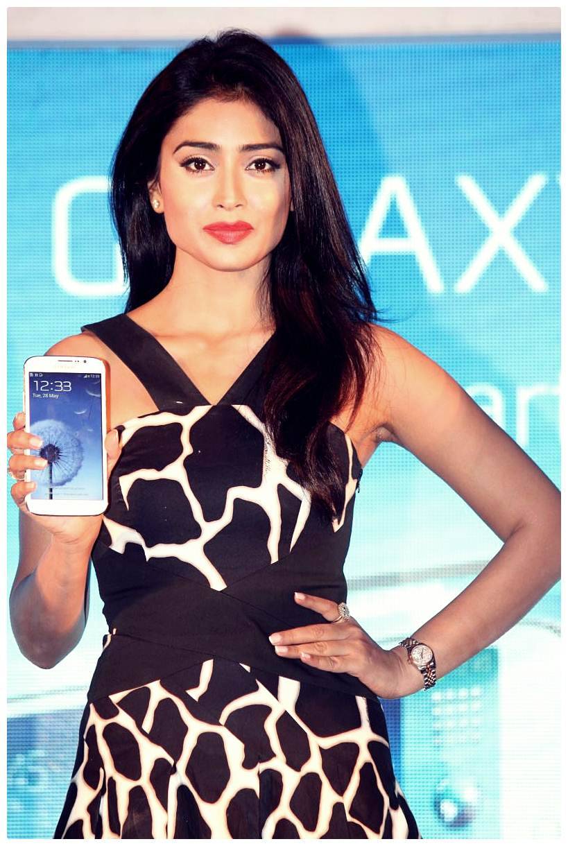Shriya Saran - Shriya Saran Launches Samsung Galaxy Smart Phone Photos | Picture 467765