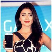 Shriya Saran - Shriya Saran Launches Samsung Galaxy Smart Phone Photos | Picture 467759