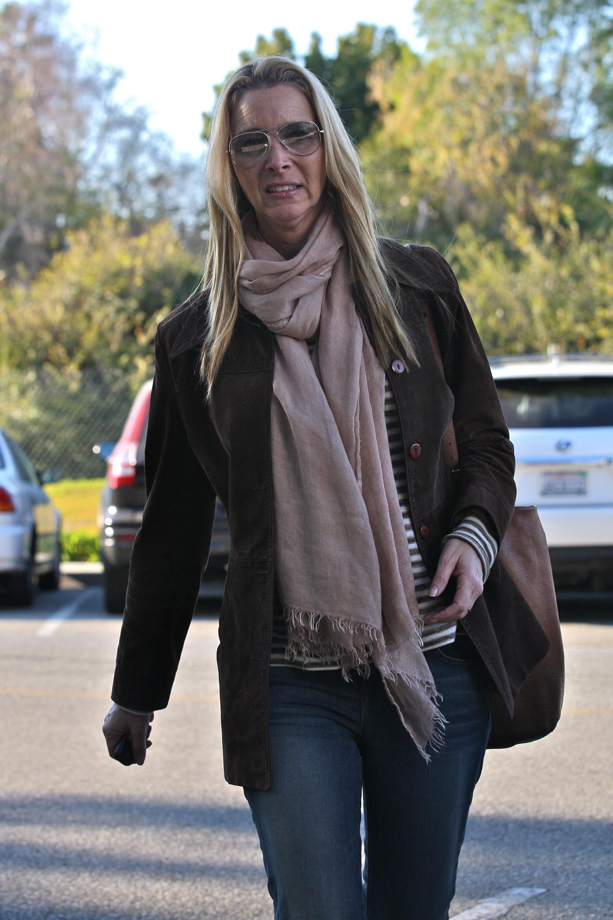 Photos: Lisa Kudrow arrives at a hair salon Los Angeles | Picture 136945