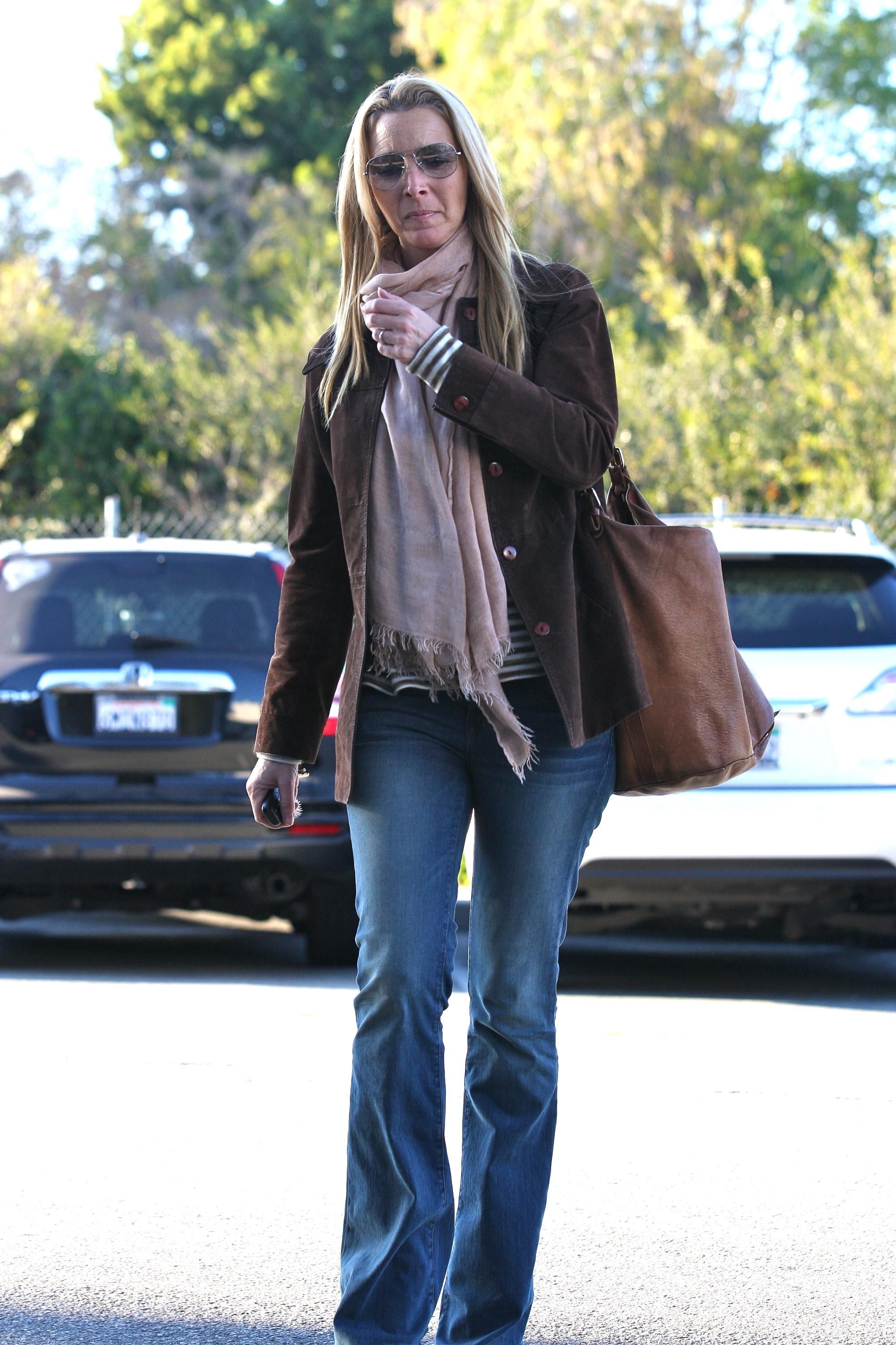 Photos: Lisa Kudrow arrives at a hair salon Los Angeles | Picture 136946