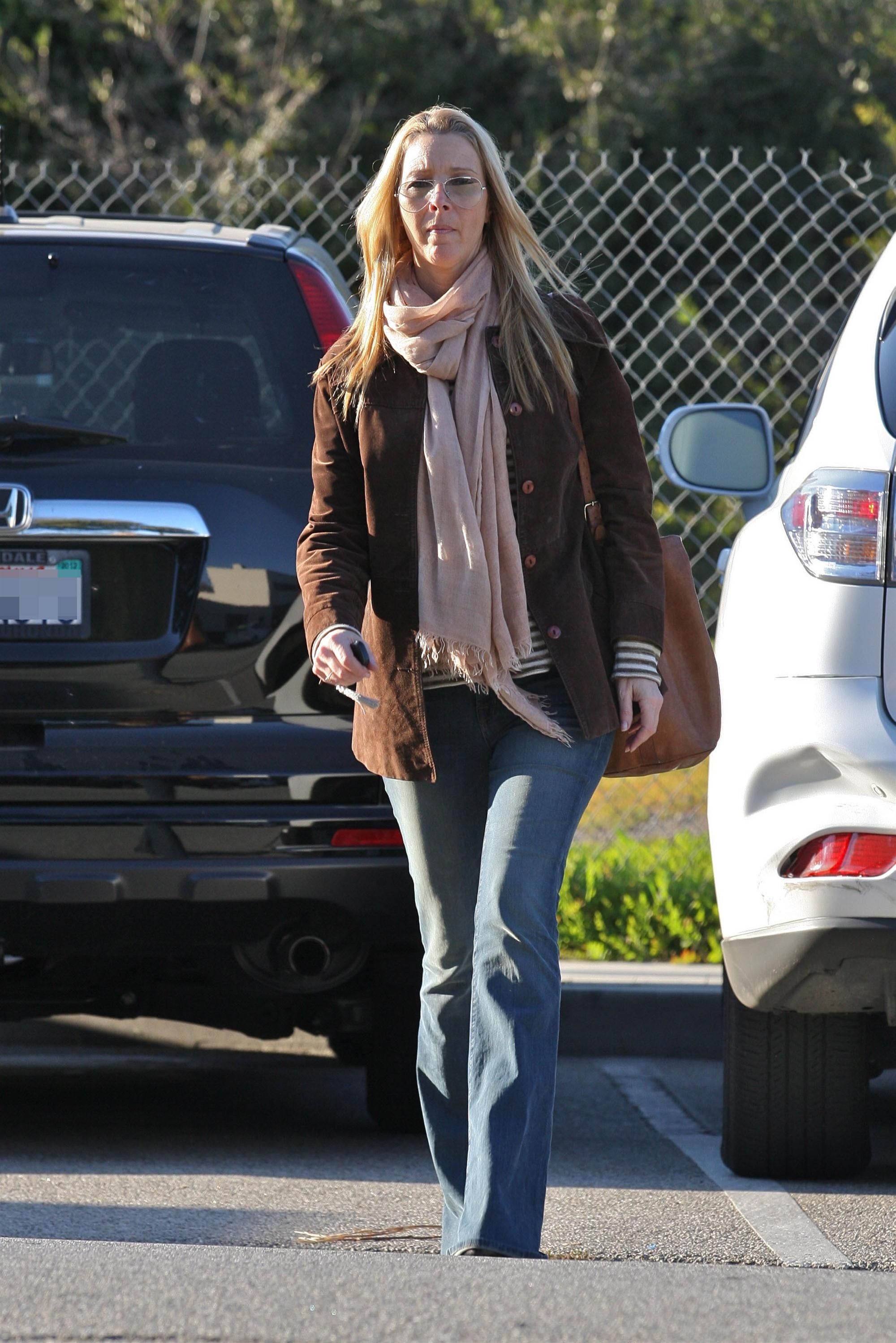 Photos: Lisa Kudrow arrives at a hair salon Los Angeles | Picture 136947