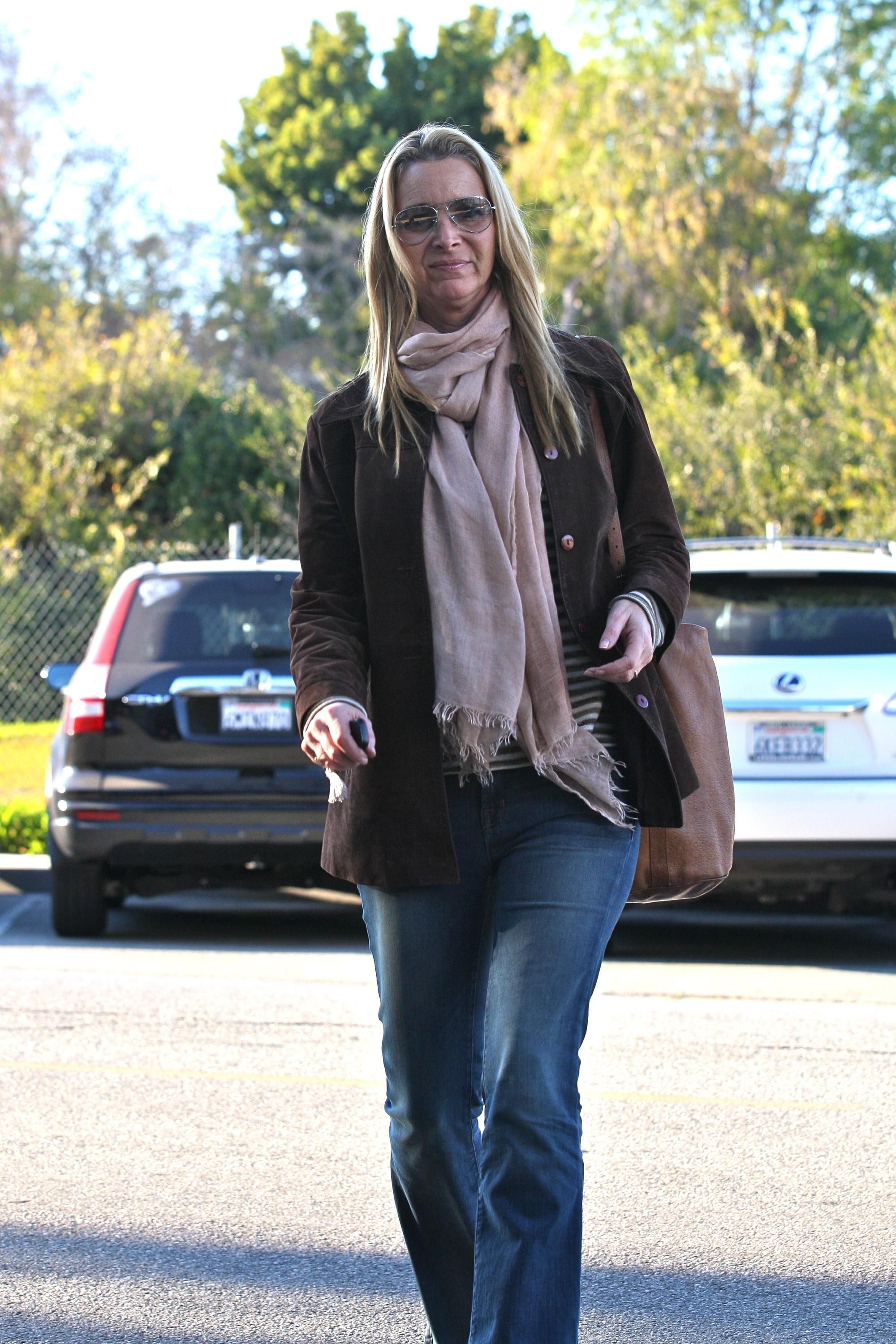Photos: Lisa Kudrow arrives at a hair salon Los Angeles | Picture 136949