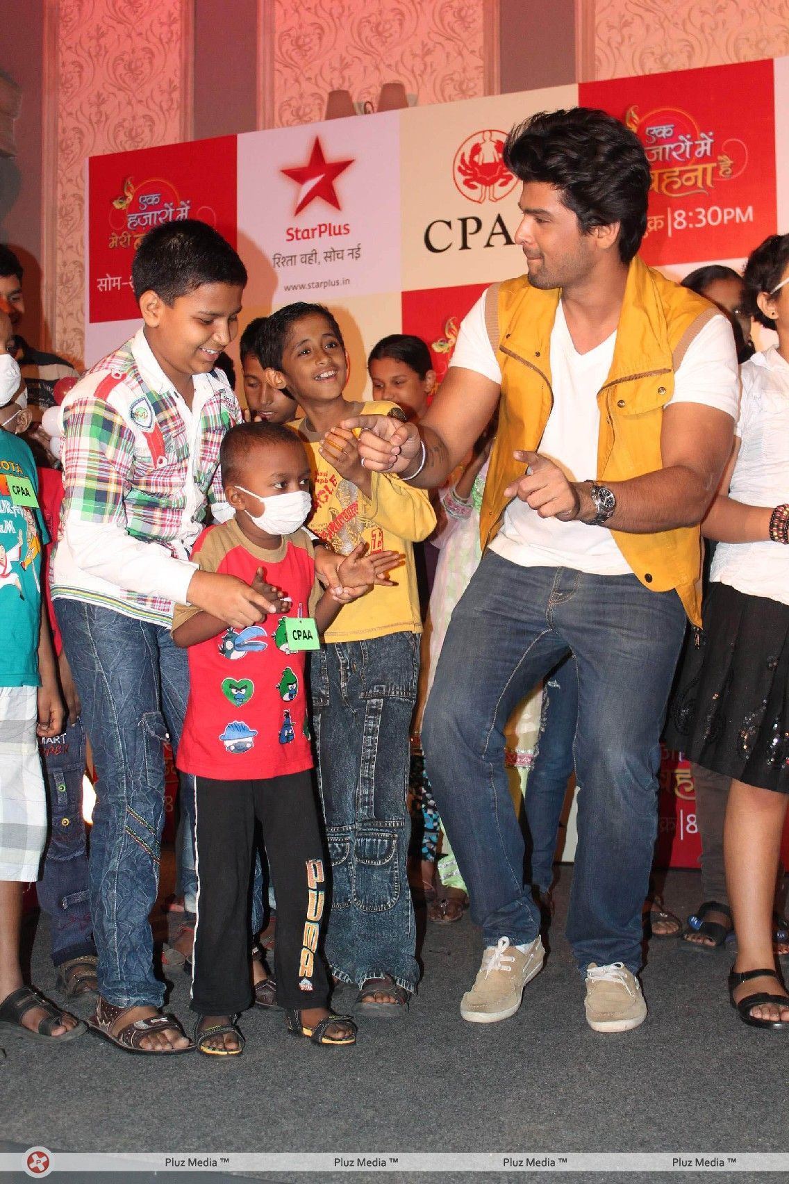 Ek Hazaron Mein Meri Behna Hai stars entertain CPAA kids - Photos | Picture 211894