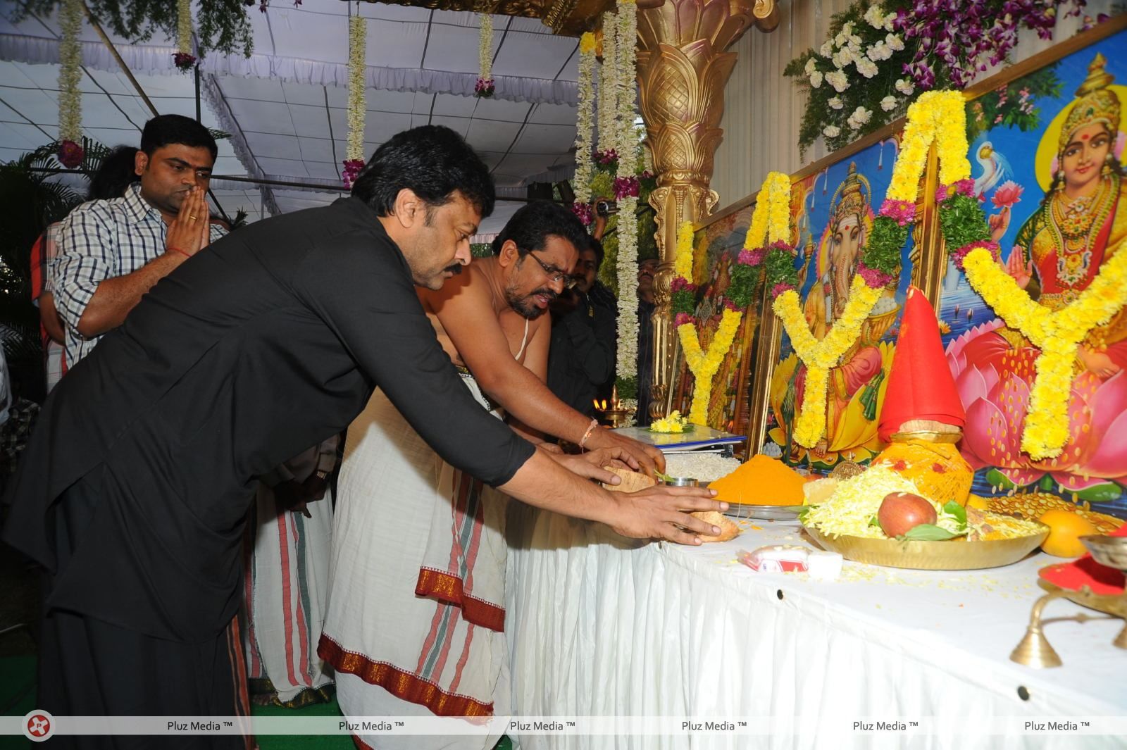Yevadu Movie Opening - Pictures | Picture 137334