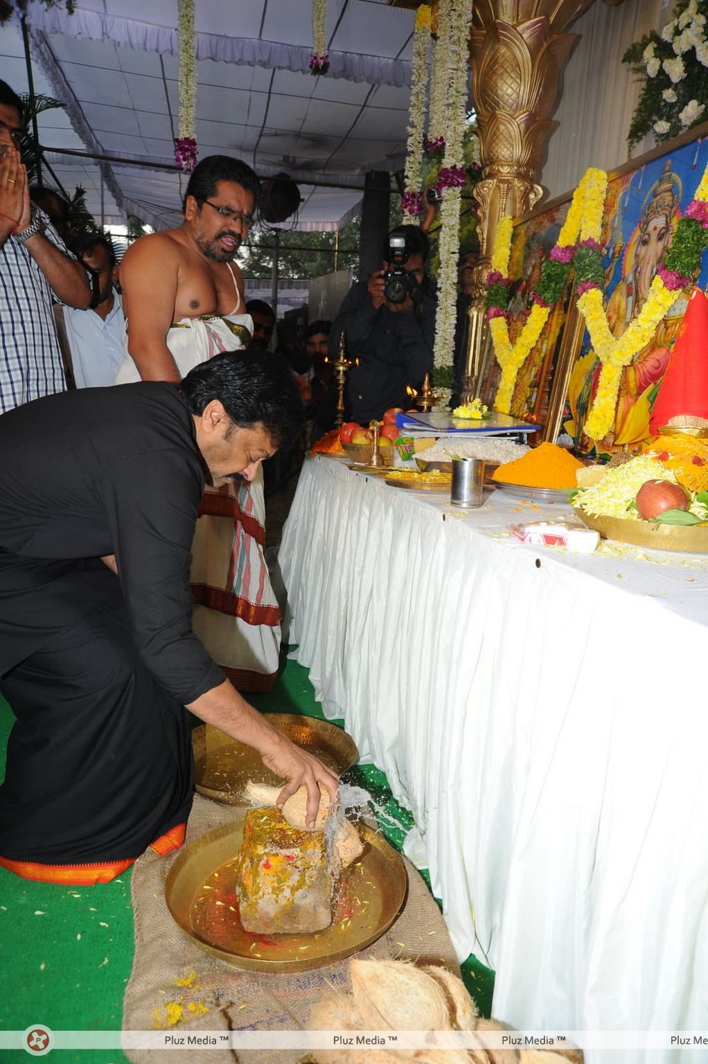 Yevadu Movie Opening - Pictures | Picture 137346