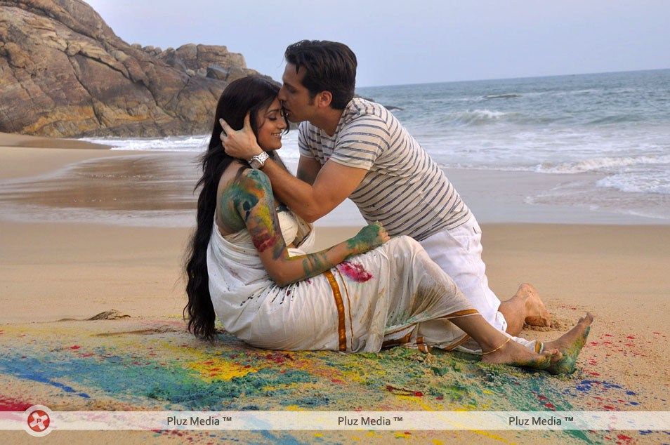 Italy Abbai Kerala Ammayi Movie Hot Stills | Picture 138956