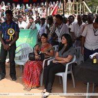 Anjali with Women's Kabadi Players - Pictures | Picture 186990
