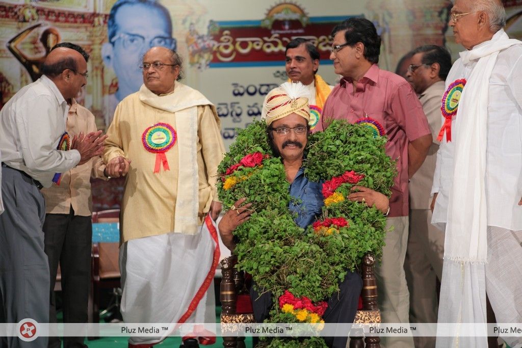 Sri Rama Rajyam Producer gets Vamsee Award - Pictures | Picture 187249
