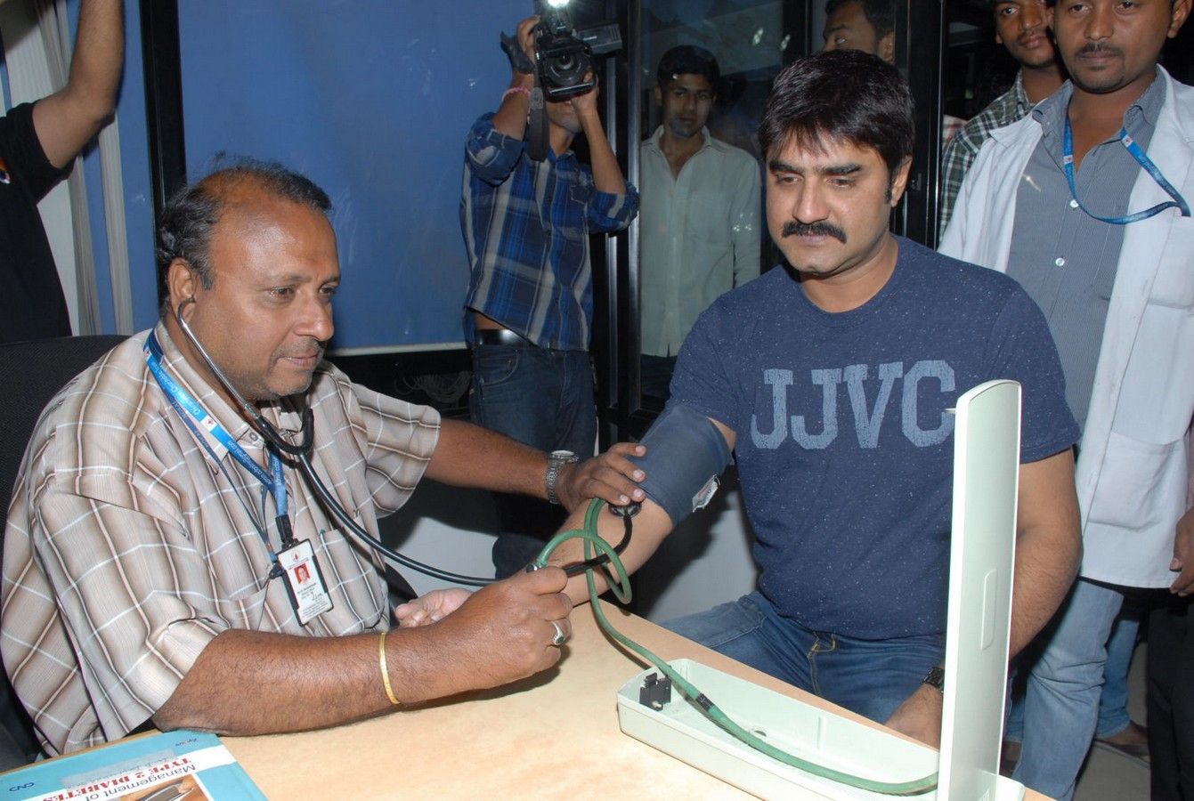 Actors Blood Donation @ Chiranjeevi Blood Bank Pictures | Picture 346444