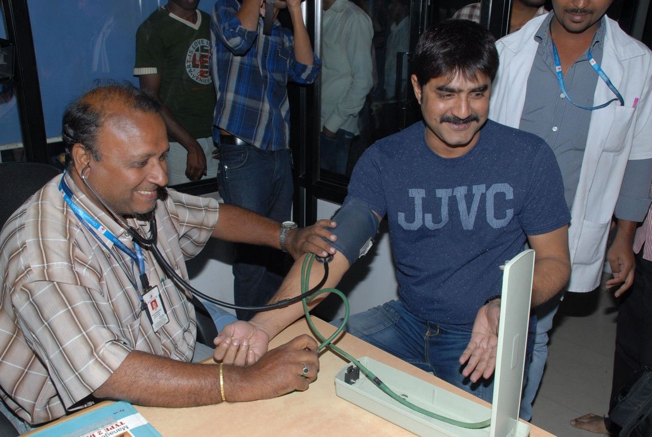 Actors Blood Donation @ Chiranjeevi Blood Bank Pictures | Picture 346453