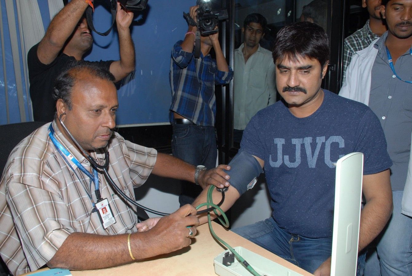 Actors Blood Donation @ Chiranjeevi Blood Bank Pictures | Picture 346463