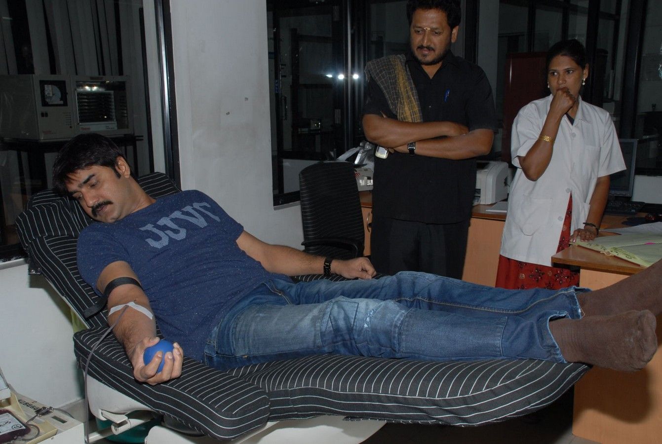 Actors Blood Donation @ Chiranjeevi Blood Bank Pictures | Picture 346472