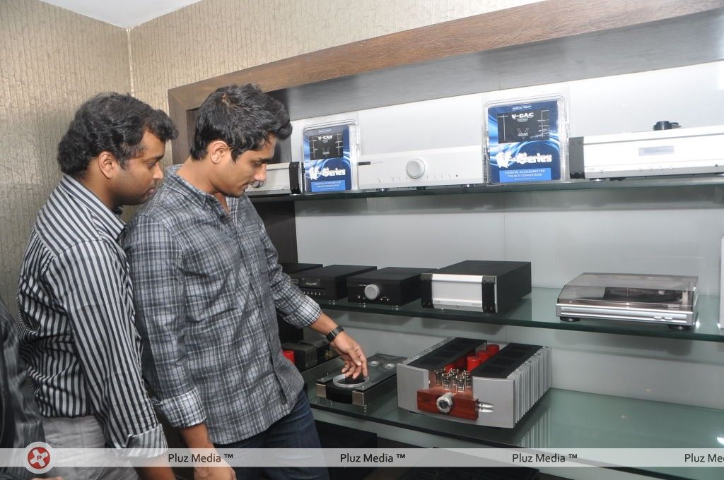 Siddharth at the audio people store - Pictures | Picture 164022