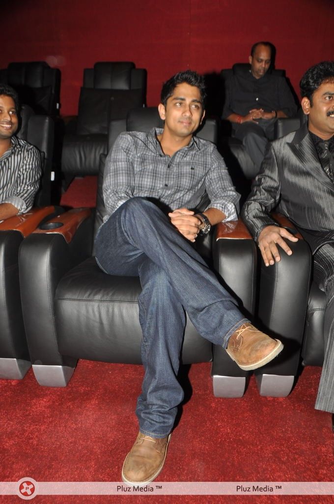Siddharth at the audio people store - Pictures | Picture 164070