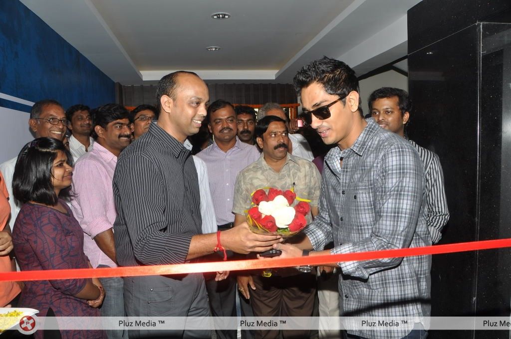 Siddharth at the audio people store - Pictures | Picture 164082