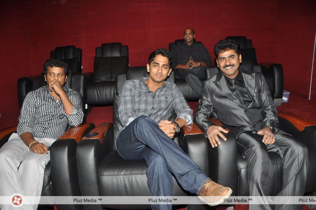 Siddharth at the audio people store - Pictures | Picture 164091